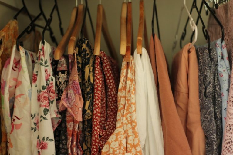 The Art of Thrifting: Finding Hidden Gems in Second-Hand Fashion